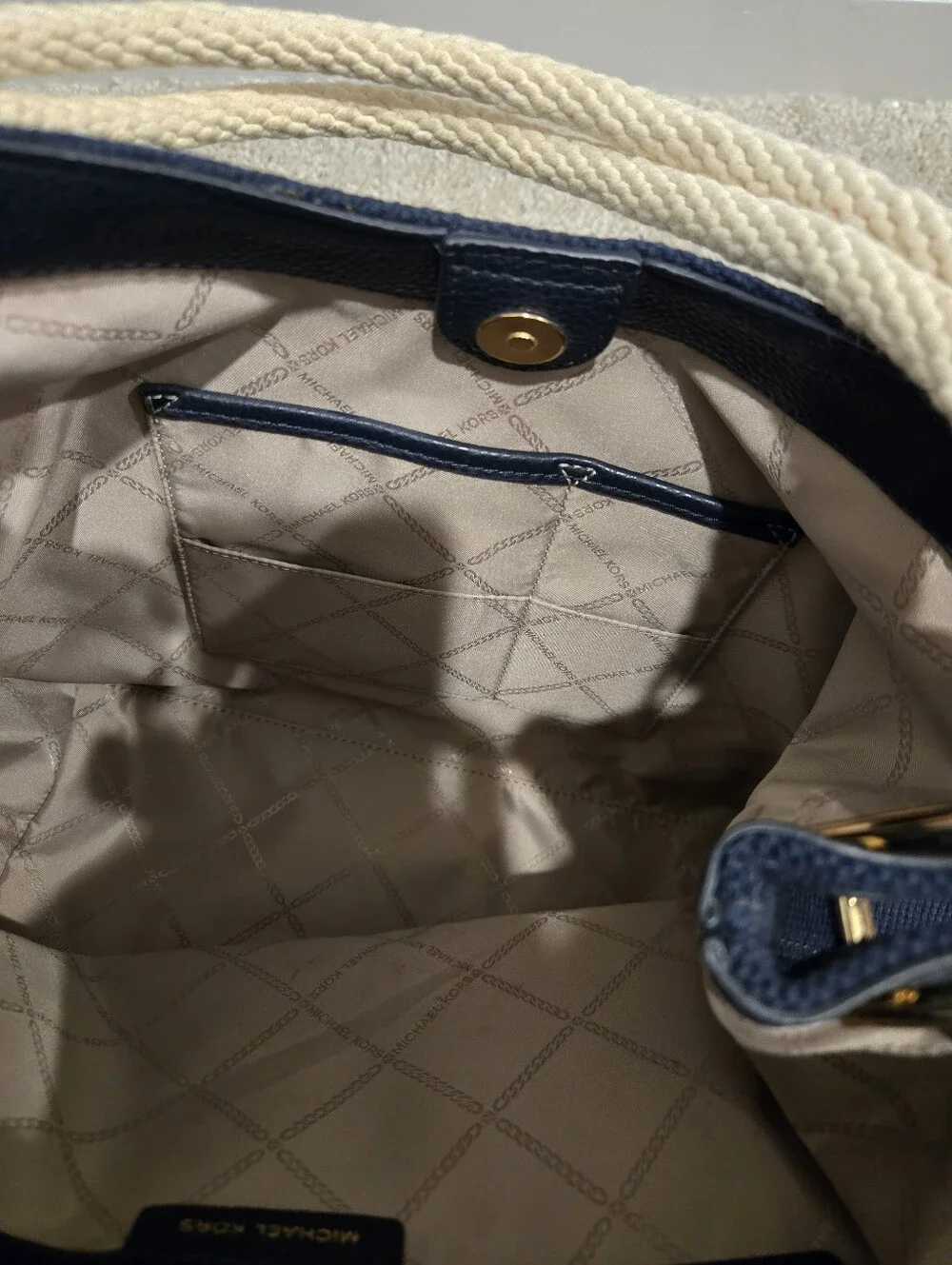 Michael Kors Amy Rope Hobo bag. Like new - Picture 5 of 5